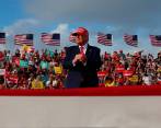 El expresidente Donald Trump niega haberle pagado a la actriz Stormy Daniels por supuestamente ocultar una relación extraconyugal. FOTO Getty