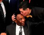 Diego Armando Maradona y Pelé tuvieron múltiples encuentros, pero en la cancha nunca se enfrentaron. FOTO: Gettty.
