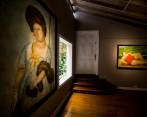 En la imagen de arriba, obra expuesta en el Palacio Nacional. Al lado izquierdo, la galería Duque Arango. FOTOS julio césar herrera