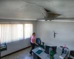 El drama de los inspectores de Medellín que trabajan en medio de humedades y grietas