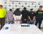 Los cuatro sospechosos fueron capturados en el casco urbano del municipio de Sonsón. FOTO: CORTESÍA POLICÍA