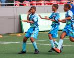 Freyman Vanpersie Flórez, a la izquierda, marcó el primer gol de este certamen. En el centro Iker Ozil Di María Quintana y a la derecha Daniel Walker. FOTO ESNEYDER GUTIÉRREZ 