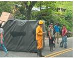 El siniestro fue ocasionado por un camión pequeño que perdió el control. FOTO: CORTESÍA DENUNCIAS ANTIOQUIA