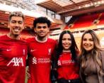 Roberto Firmino, Luis Díaz, Geraldine Ponce y Larissa Pereira, la esposa de Firmino. FOTO Instagram de @gera25pone
