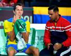 Alejandro Falla, capitán de Colombia en Copa Davis, junto a Daniel Galán, la raqueta número uno del país. FOTO EFE