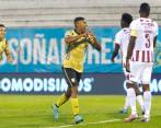 En la imagen aparece Jesús Rivas, quien fue el encargado de abrir el marcador a favor de Águilas frente al Tolima. El encuentro resultó entretenido y con goles. El conjunto local ganó 4-2. FOTO Dimayor