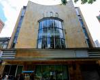 El Teatro Lido es uno de los edificios más importantes del centro de Medellín. Sin embargo, en la actualidad tiene sus puertas cerradas al público. La Alcaldía no ha podido consolidar una programación. FOTO Jaime Pérez