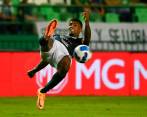 Hárold Santiago Mosquera lo intentó de chalaca pero el balón se fue lejos del arco rival. FOTO: TOMADA DE TWITTER @CONMEBOL