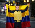 La reacción de la colombiana a su llegada a la meta en Sapporo. FOTOS COMITÉ OLÍMPICO COLOMBIANO