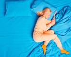 Desde la ciencia se adelantan investigaciones que arrojan que dormir con medias podría dar una mayor sensación de comodidad, hacer que las personas se duerman más rápido y tener más tiempo de sueño, además, también podrían disminuir las veces en las que una persona se despierta en la noche. FOTO: SSTOCK