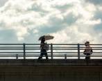 El intenso calor que se está viviendo actualmente en Medellín ha pasado a hacer parte de la vida diaria de la gente. Foto: Camilo Suárez
