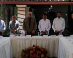 Delegaciones en Venezuela. De izquierda a derecha, del ELN: Aureliano Carbonell, Pablo Beltrán, Antonio García; del Gobierno: Comisionado Danilo Rueda, senador Iván Cepeda; y de la Iglesia, monseñor Héctor Fabio henao. FOTO EFE