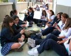 76 % de los jóvenes tiene celular con voz y datos, según MinTic. FOTOILUSTRACIÓN JAIME PÉREZ