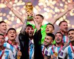 El futbolista del PSG, Lionel Messi, levantó su primera Copa del Mundo con el seleccionado argentino. FOTO: EFE