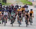 Todos los días este grupo de corredores de El Carmen de Viboral salen a las calles y vías del municipio a formarse en el ciclismo con la mente puesta en llegar a Europa. FOTOS manuel saldarriaga 