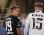 Rafael Santos Borré, con el 19, durante la final de la Supercopa de Europa. FOTO EFE