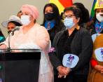 La ministra de la presidencia María Nela Prada, en compañía de ministras y dirigentes de organizaciones sociales, anunciaron este jueves la declaratoria del “Año de la Despatriarcalización”. FOTO: EFE.