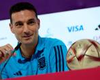 El entrenador argentino, que tiene 44 años y es el más joven del Mundial, ya conoce las mieles de la victoria con los gauchos: ganó la copa América de 2021. FOTO: EFE