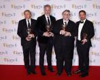 Guillermo del Toro (el segundo de derecha a izquierda), Mark Gustafson, Gary Ungar y Alex Bulkley posan con el galardón del Bafta a mejor película animada en el 2023.