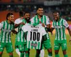 El festejo de Duque con sus compañeros. FOTO: ESNEYDER GUTIÉRREZ