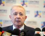 El expresidente Álvaro Uribe expuso varios ejemplos de presos que liberó para que fueran gestores de paz y que, según él, no dieron resultados. FOTO: COLPRENSA