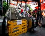 Las escaleras eléctricas de la comuna 13 funcionan a medias y su arreglo está en veremos