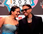 La pareja es una de las más conocidas de la actual industria de la música en español. Estas canciones son las primeras colaboraciones formales entre ambos. Foto: Efe.