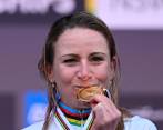 La neerlandesa también fue la ganadora del Giro de Italia, el Tour de Francia y la Vuelta a España femenina de 2022. FOTO: EFE