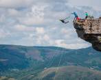 Personas de todo el mundo visitan estas montañas rocosas que por sus características es perfecto para hacer estas actividades extremas. Foto: Getty