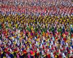 Los artistas indios establecieron el récord por la actuación folclórica realizada en el estadio Sarusajai en la capital del estado, Guwahatiti, India. Foto: Getty 