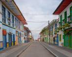 Cuando el dólar rondó por primera vez los $4.500, las remesas fueron una fiesta en este pueblo turístico del Quindío. FOTO: SHUTTERSTOCK