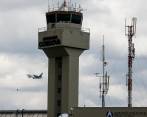 Controladores denuncian equipos obsoletos y deterioro de la seguridad aérea en el José María Córdova
