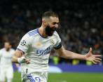 Al Real Madrid nunca se le puede dar por muerto y lo demostró ayer ante el PSG, al que derrotó por 3-1 para avanzar a cuartos de final en la Liga de Campeones. Karim Benzema, figura con triplete. FOTO efe