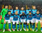 Nápoles volvió a reinar en Italia. En la imagen, los futbolistas que fueron titulares en el partido que certificaron el título. FOTO AFP