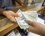 En la segunda jornada de esta semana el dólar arranca con tendencia a la baja, abrió a $4.465, es decir $17,45 abajo de la Tasa Representativa del Mercado (TRM). FOTO Carlos Alberto Veláquez