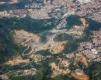 Una pequeña área boscosa separa a los barrios afectados de las ladrilleras se ve el área boscosa que separa las ladrilleras de las zonas residenciales afectadas. Los vecinos de unidades como Plaza Campestre tuvieron que tapar sus ventanas para contener el humo. FOTO el colombiano y cortesía