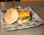 La hamburguesa cuesta 16.000 pesos y el Burger Fest va hasta el 22 de mayo. FOTO Edwin Bustamante.