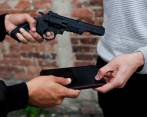 Al hombre le hurtaron dos celulares, un bolso de lujo y su tarjeta de crédito. FOTO: Colprensa.