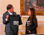 La alta consejera para la juventud, Gabriela Posso, y el presidente Gustavo Petro. FOTO: CORTESÍA