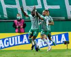 Geisson Perea señala el cielo tras la anotación que le dio el empate a Nacional frente al Deportivo Cali. FOTO CORTESÍA DImayor