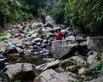 Las sequías que aquejan a la quebrada Santa Elena ponen en riesgo el abastecimiento de agua de diez barrios del centro-oriente de la ciudad. FOTO Julio César Herrera