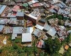 Así se ve el barrio La Torre desde arriba. Muchas de las casas construidas tienen 15 o 20 años y sus techos ya están debilitados por el paso del tiempo. La meta es arreglarlos todos. FOTO manuel saldarriaga