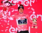 El pedalista belga Remco Evenepoel recuperó la camiseta rosada que lo certifica como el líder de la clasificación general de la ronda italiana. FOTO: TOAMADA DEL TWITTER DE @giroditalia