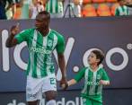 El voalnte Baldomero Perlaza estará tres meses fuera de las canchas por su luxación de tobillo. FOTO JAIME PÉREZ