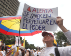 Las protestas en diferentes zonas del país buscan mostrar el descontento con la gestión del presidente y sus ambiciosas reformas en el Congreso de la República. FOTO: AGENCIA EFE