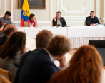 Petro le aseguró a los periodistas que el metro elevado saldrá más costoso que su propuesta de hacerlo subterráneo. FOTO: PRESIDENCIA