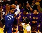 Paul George de los Clippers fue uno de los jugadores que más puntos anotó en el partido. Consiguió 15. FOTO: EFE