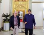 El canciller de Colombia, Álvaro Leyva, y el presidente de Venezuela, Nicolás Maduro, en Caracas.