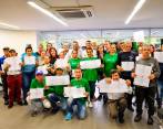 El evento en el que se entregó la certificación a los recicladores tuvo lugar en la biblioteca Débora Arango. FOTO: Cortesía.
