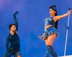 El bailarín Juan Miguel Posada durante su presentación en Coachella con Kali Uchis. FOTO Captura de pantalla